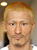 ���U ���