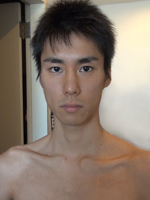 �q�� ���