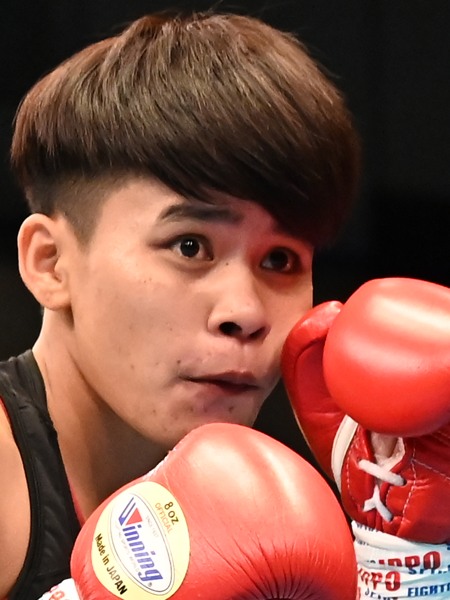 �X�p�b�g���[ �E�����A���iSuphattra Aunruean�j�I����