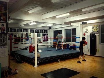 �������W��