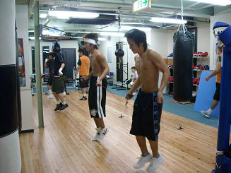 �����W��