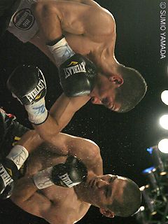 左:アローヨ 右:岡田