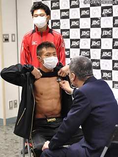 ���f���i