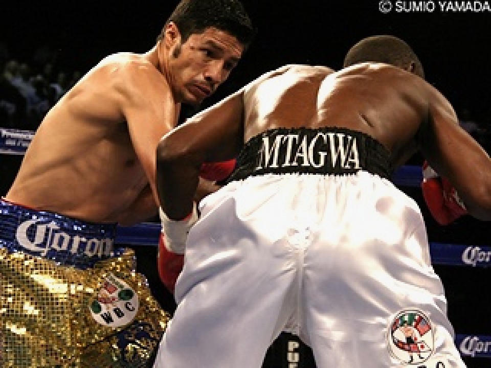 ジョニー・ゴンサレス(左)