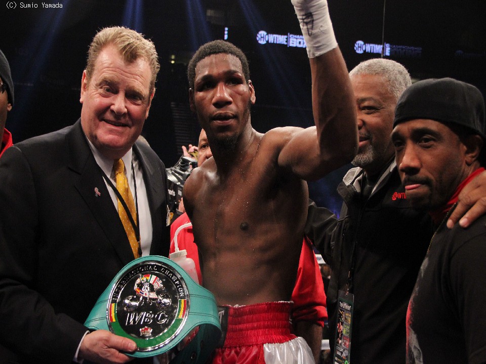 �d���𕉂����E�B���A���X