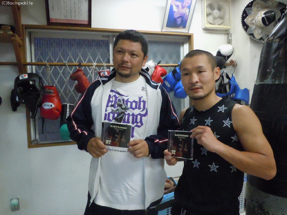 �}��CD�f�r���[