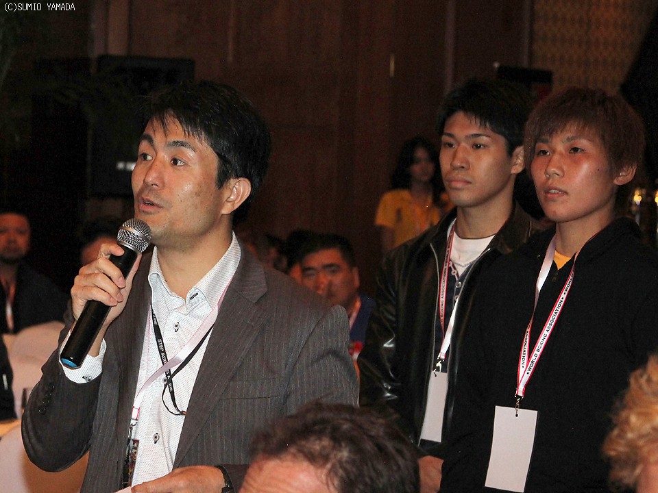 �V�c��ƂƂ��ɑI����Q��