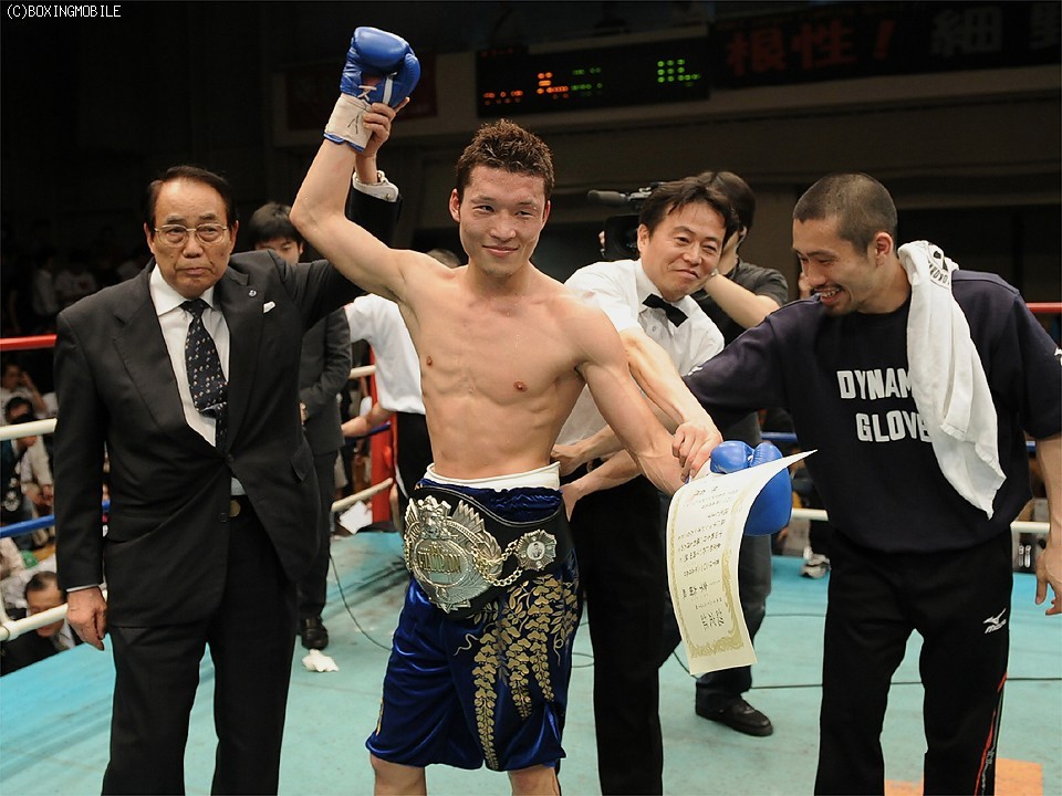 ���q ���