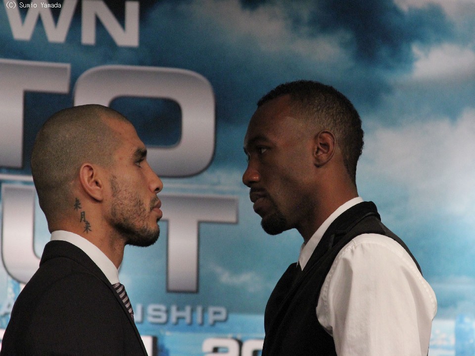 �ɂ�ݍ����R�b�g(�E)�ƃg���E�g(��)