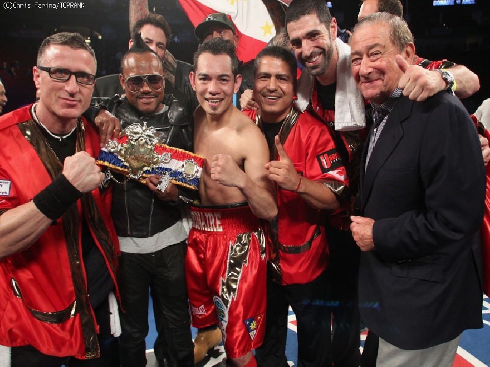 �h�l�A�ƃg���[�i�[�܂���܂����K���V�A(�E����3�l��)