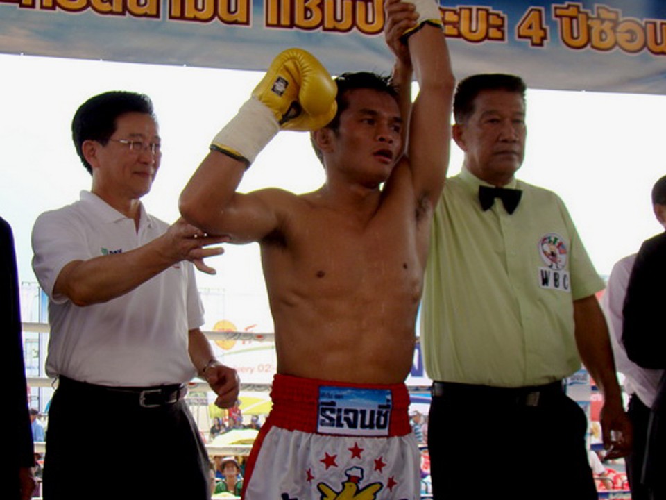 ���B�̑ΐ푊�茈��!?