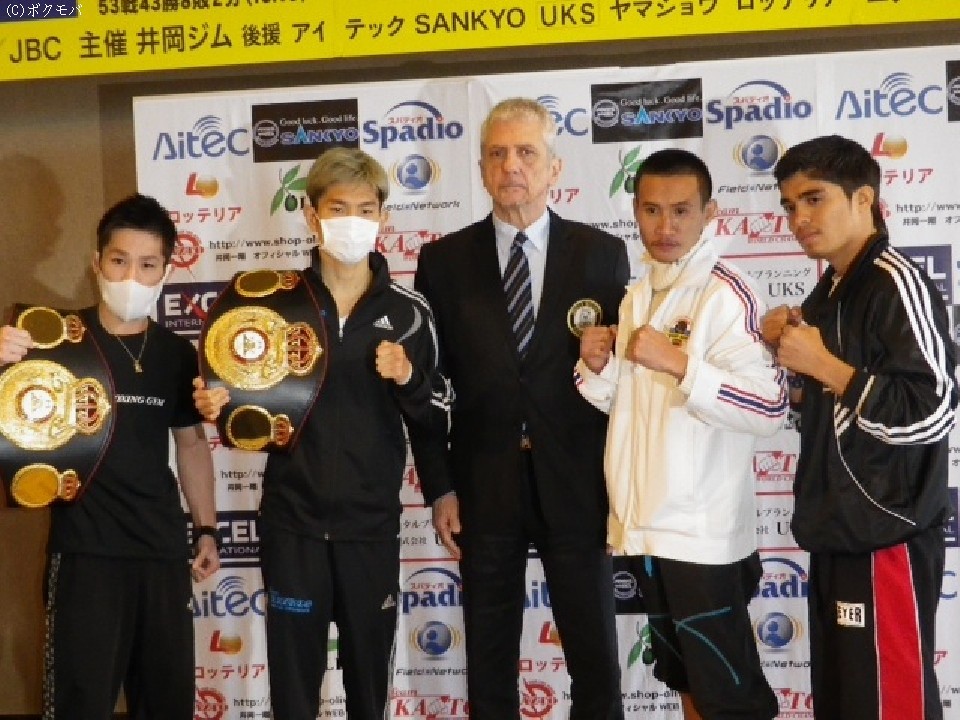 8���͑���W���E��