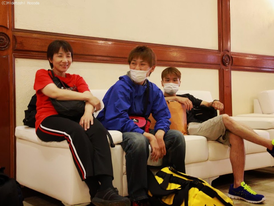 �o����҂���:�O�D�ƉE:����