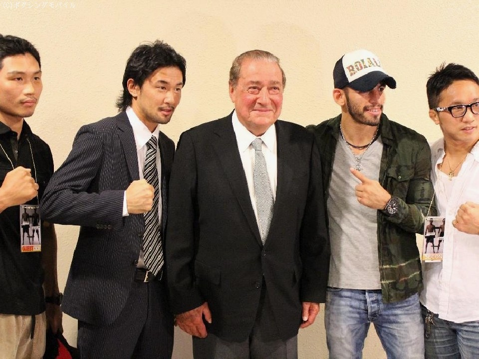 �A�����E�v�����[�^�[����^ 