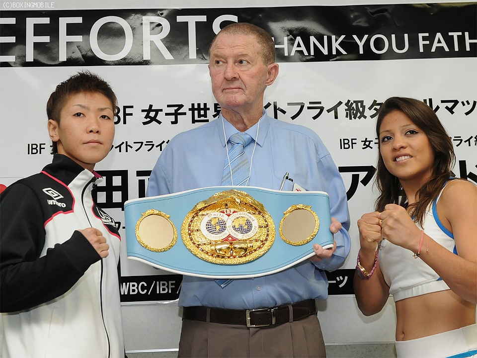 IBF青のベルトは日本初お披露目