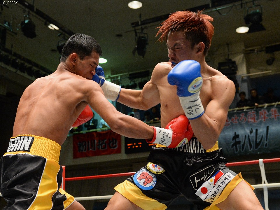 2R�ɃJ�c�}�^�̉E�t�b�N�����܂�