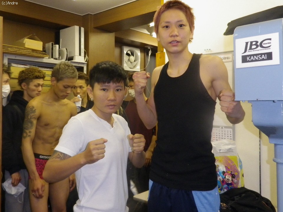 �������[