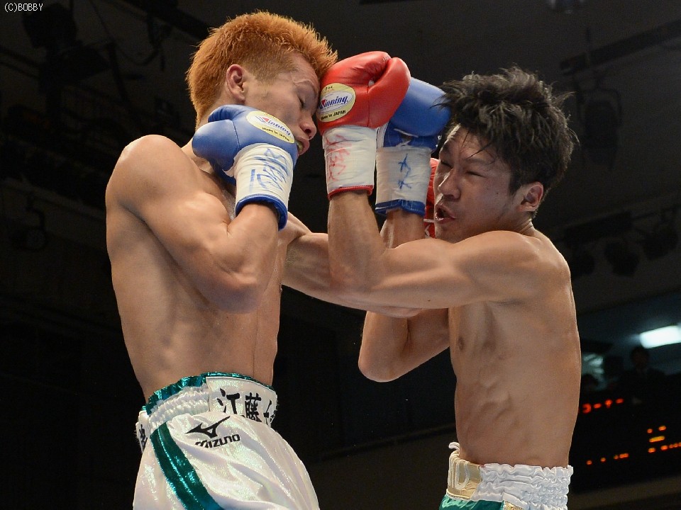 アッパーカットが交差