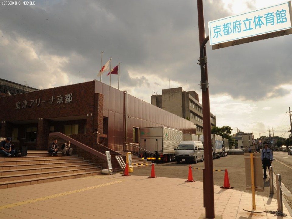 ���ÃA���[�i���s