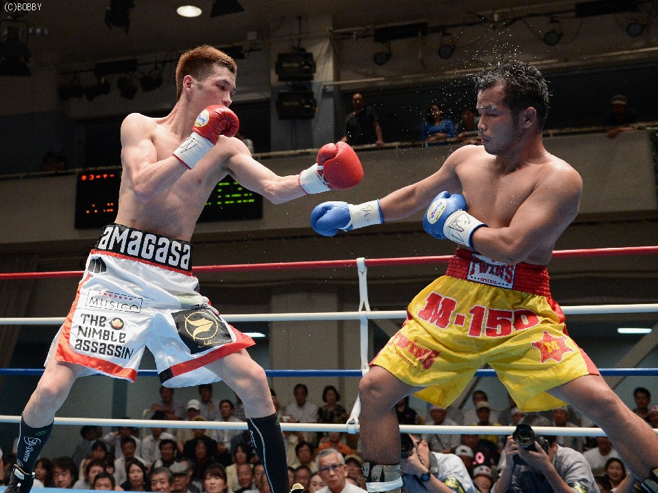 小柄なタイ人に手こずる