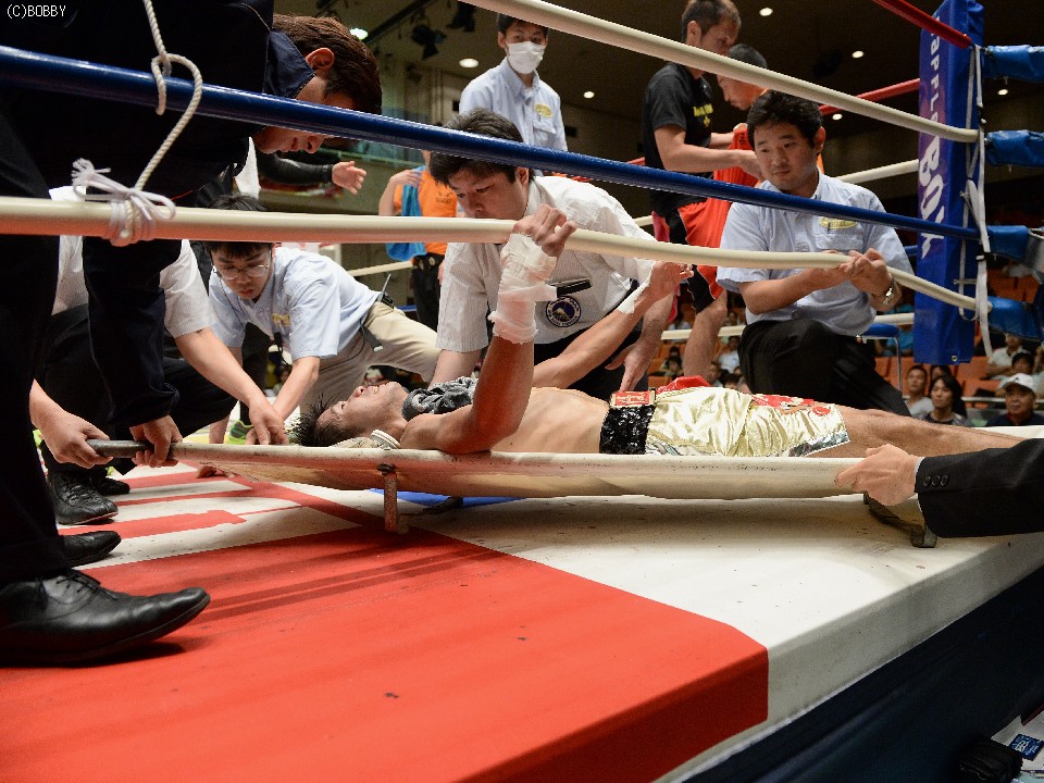 �S�˂ŉ^�΂ꂽ��