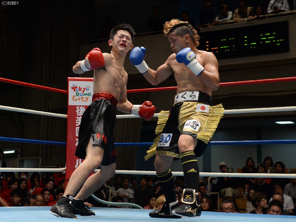 さくら淳の右フック炸裂