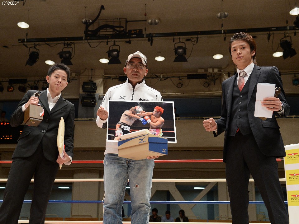 �\��������