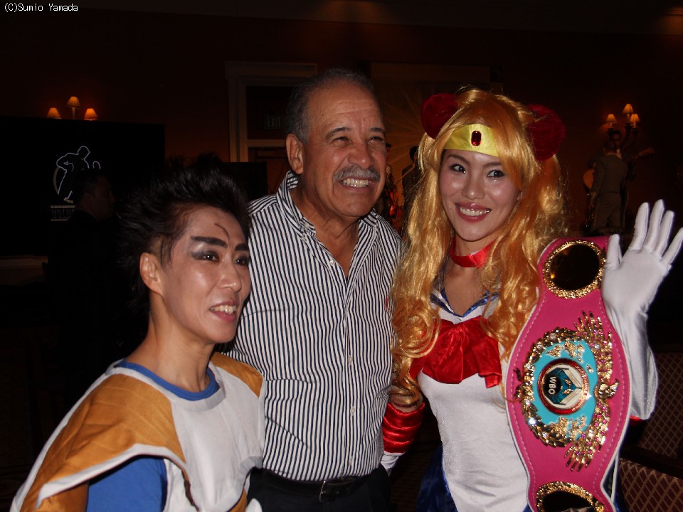 コスプレで存在アピールのフュチュール「池池コンビ」