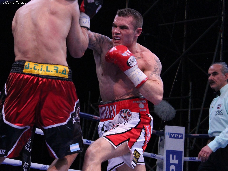 �}���[�w�c�͍D���A�s�[��