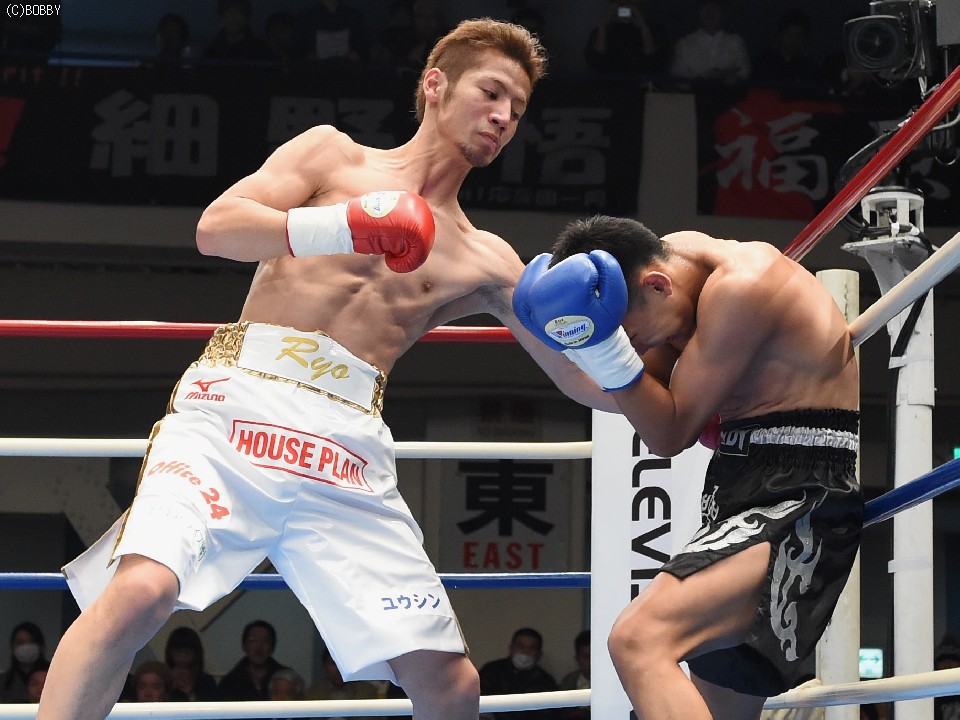 左ボディでノックアウト