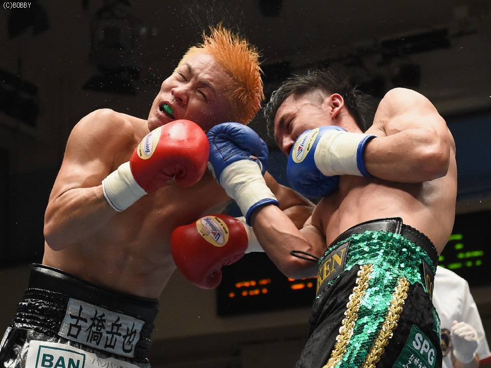 石本は右アッパーが冴えた