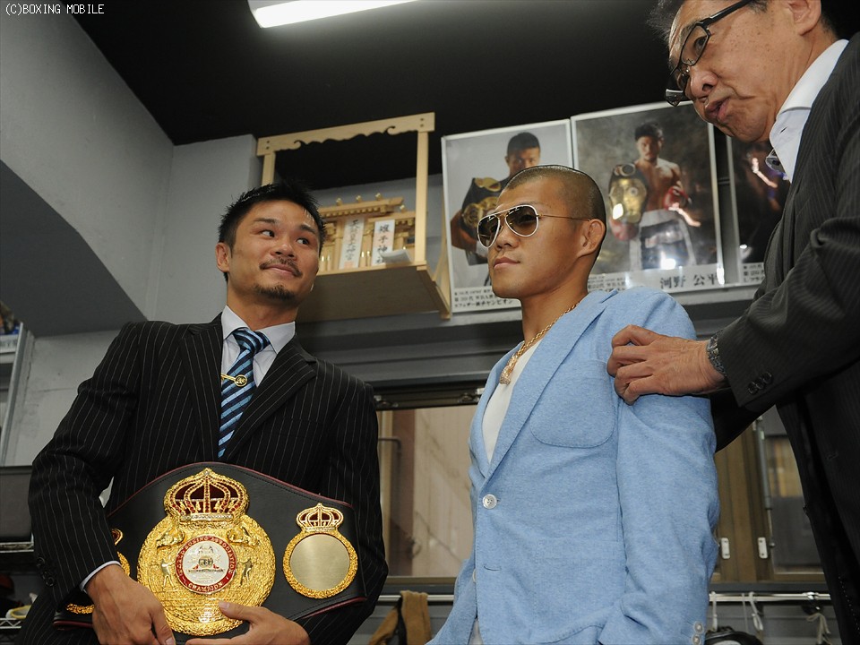 �͖�̉�ɋT�c����