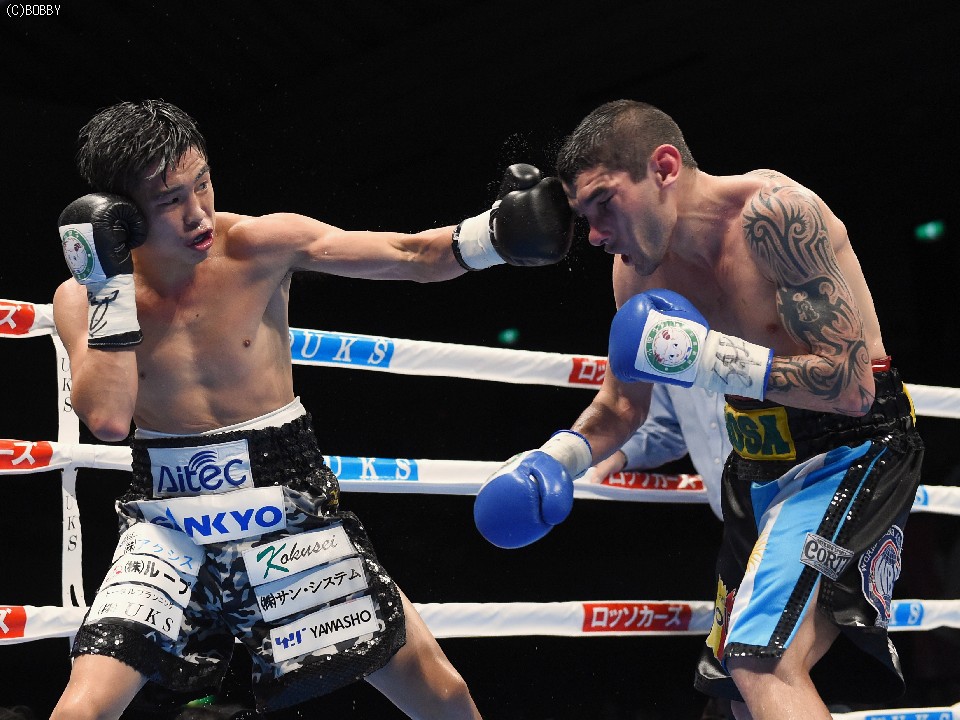 ソーサの顔面がゆがむ