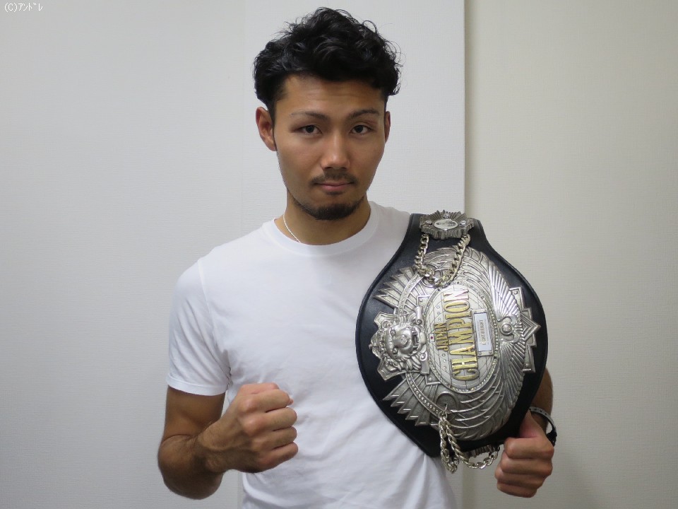 ���i�A����͍��Ń{�N�V���O