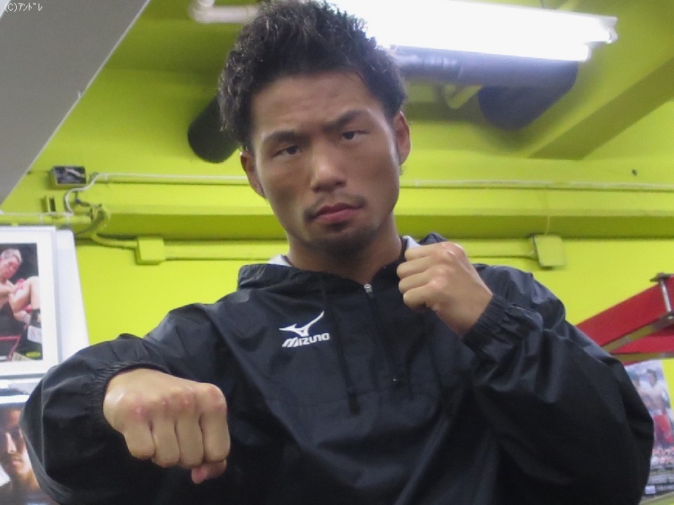 �R�{ ����