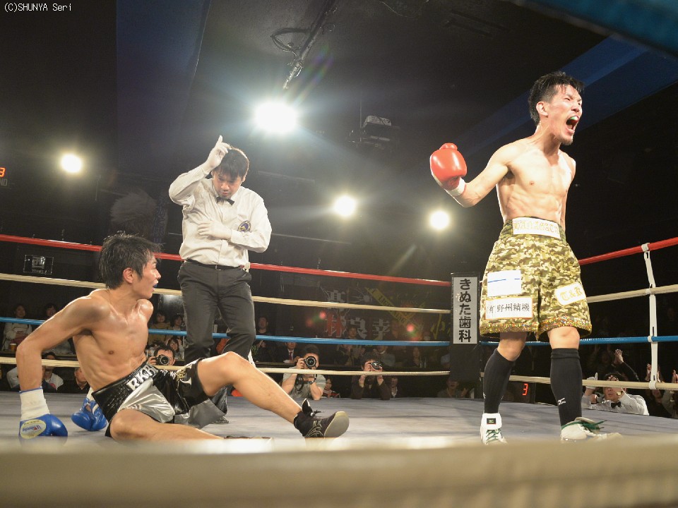 フィニッシュのダウンシーン