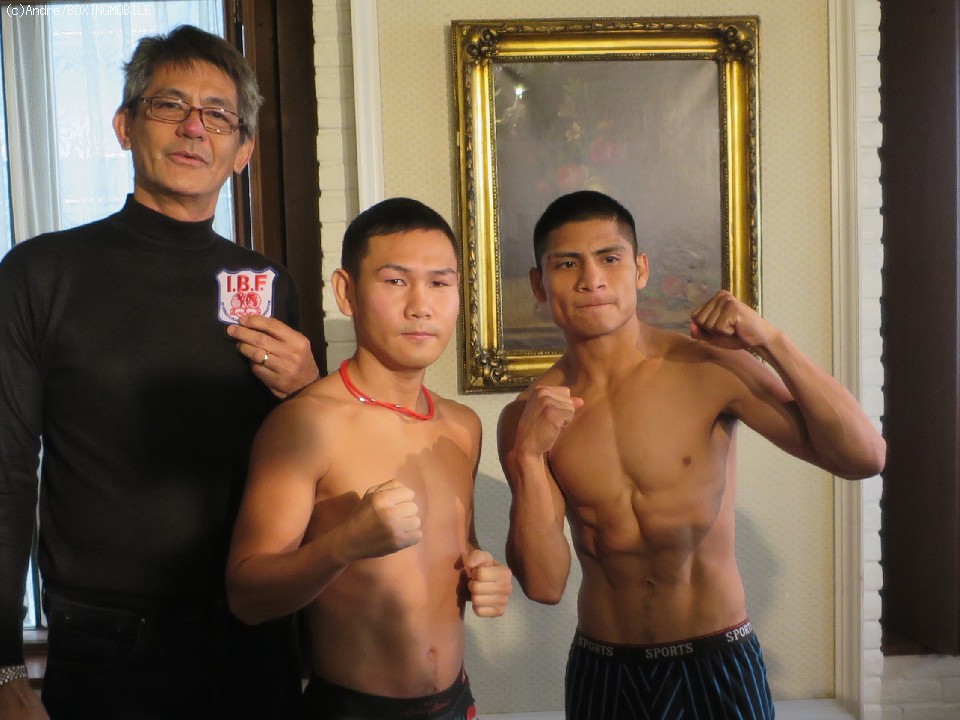 �����v��