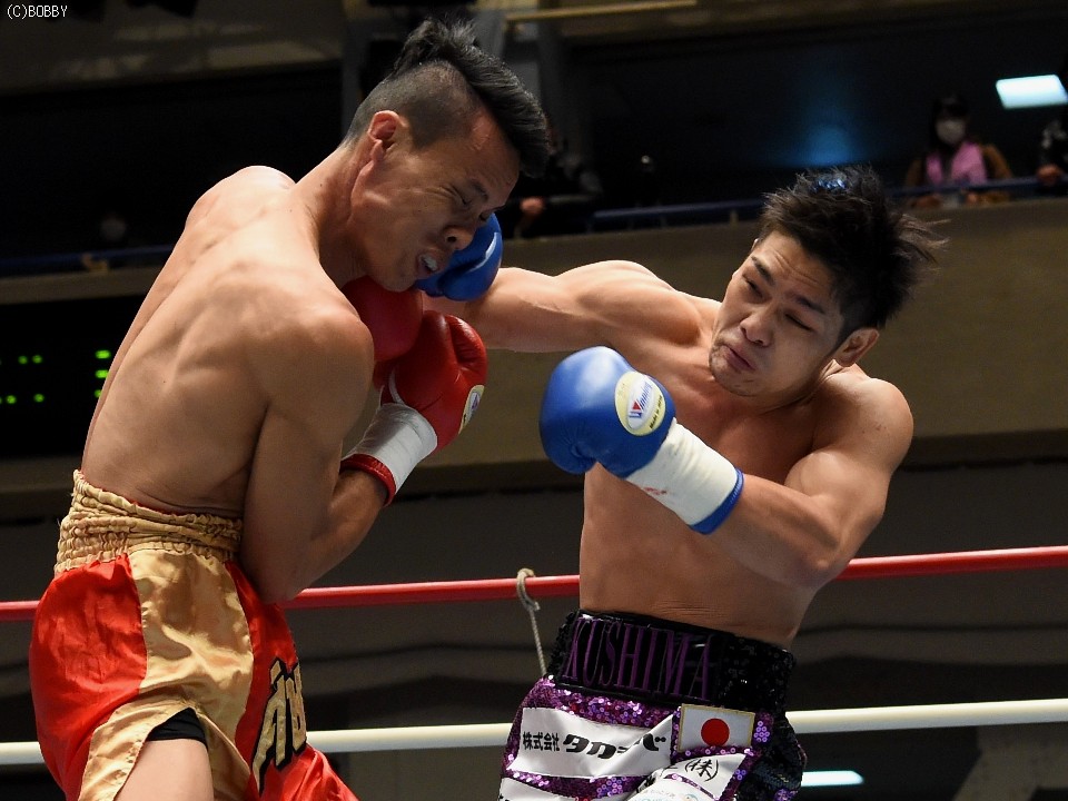 初回、別府の右クロスが炸裂