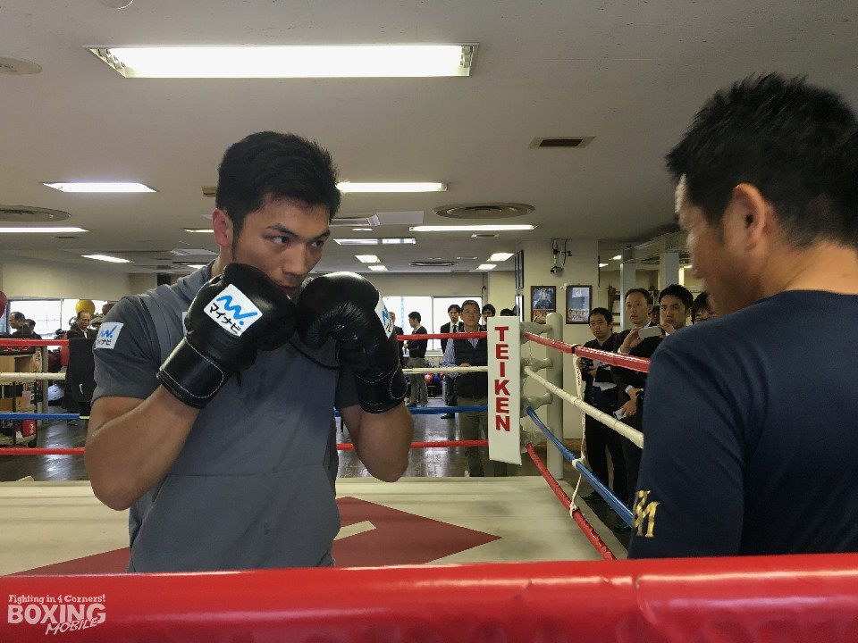 �X�g���[�g�n�̉E�̃p���`�Ɏ��M