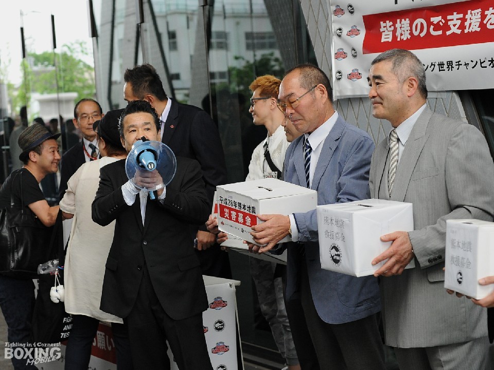 27日の世界で募金活動