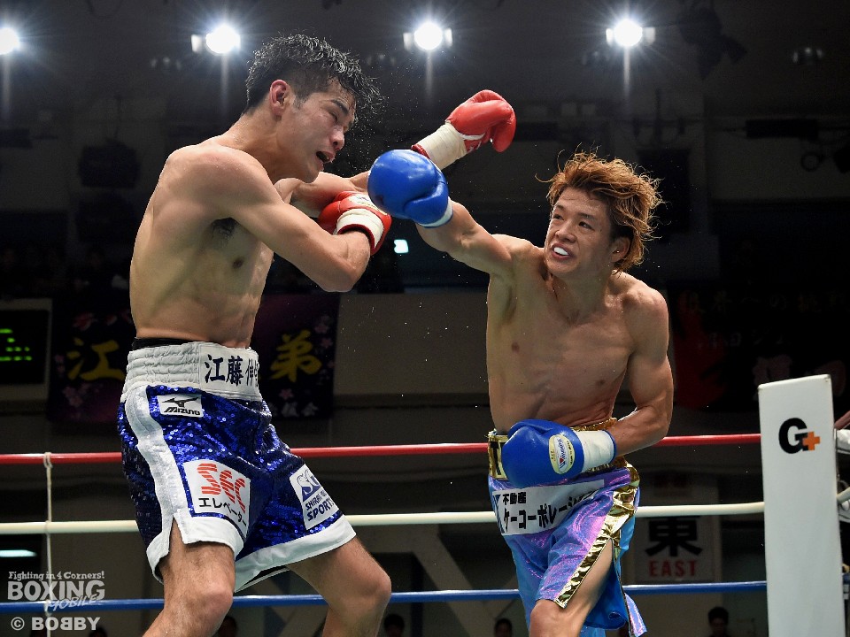 ���g�̉E���y��