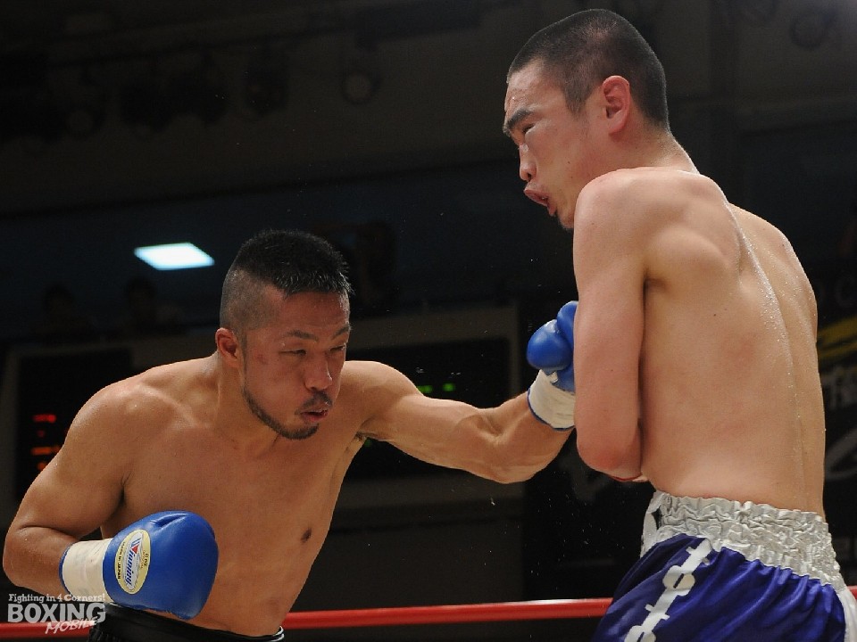 佐藤のキレのある左がヒット