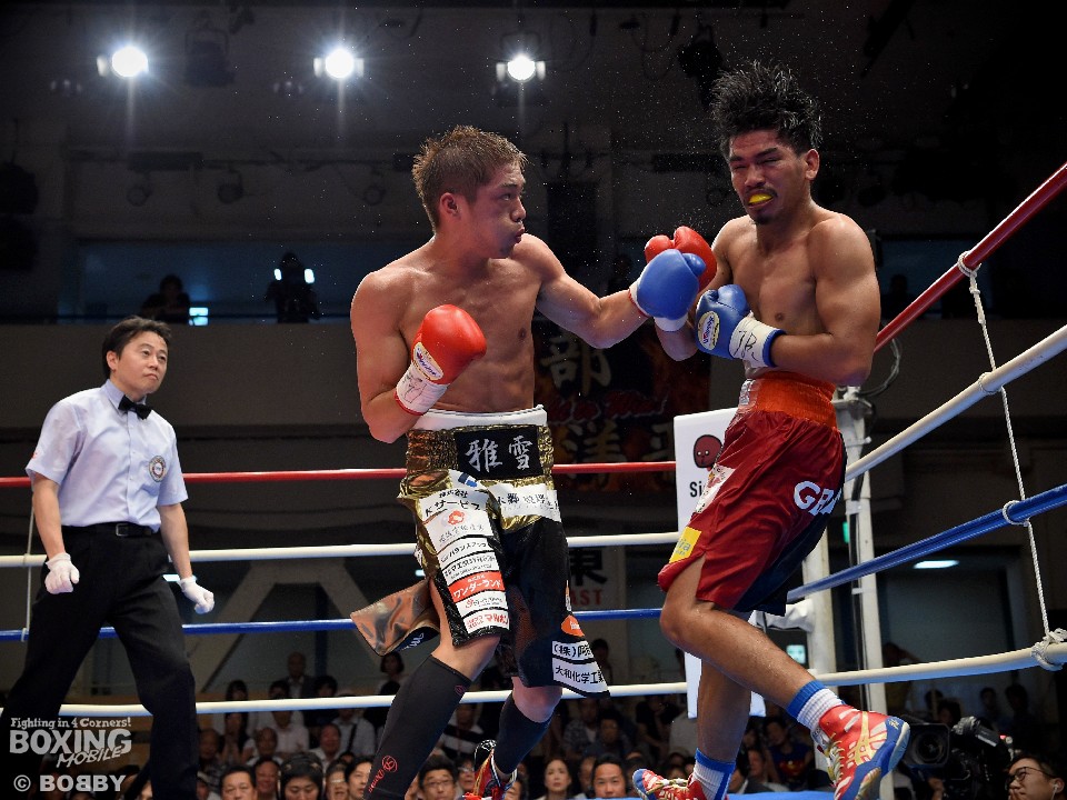 伊藤が追い詰める