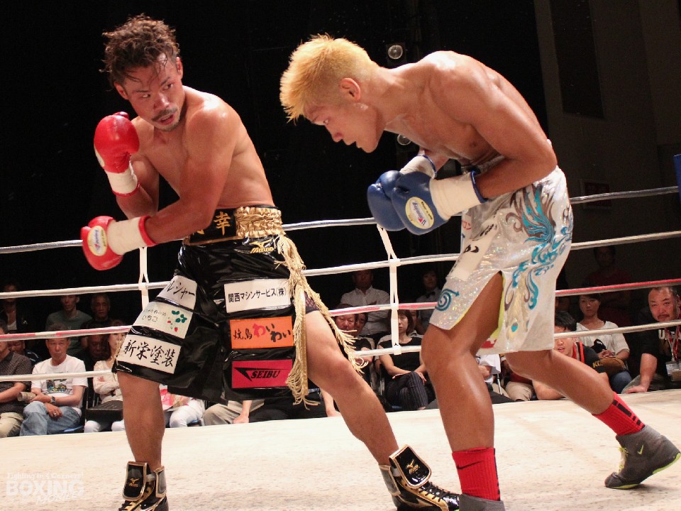 初回からKO狙いで打ち合った