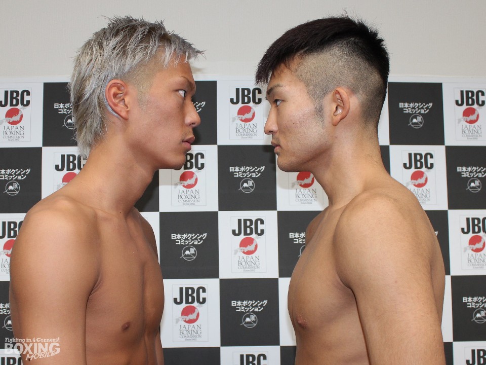 小林(左)と大野(右)が火花を散らす