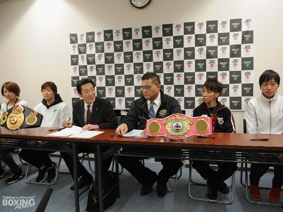 ダブル世界戦調印式