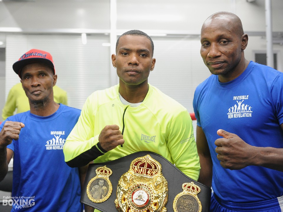 コラレスが内山高志を挑発