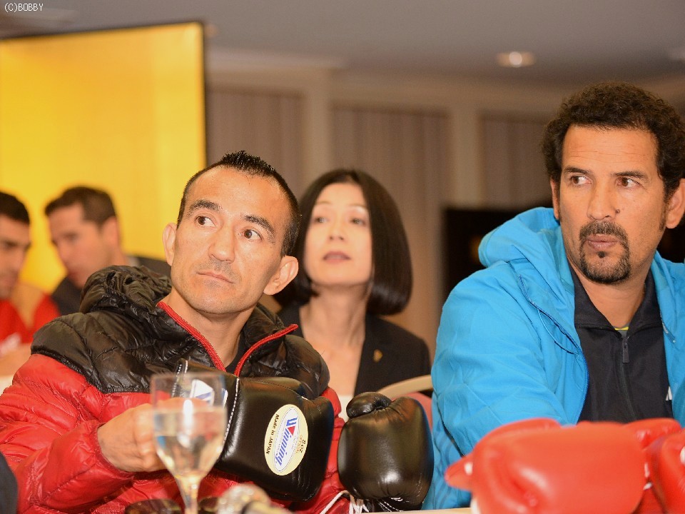 ��㏮��(�勴)�Ƀx���g��D��ꂽ�i���o�G�X