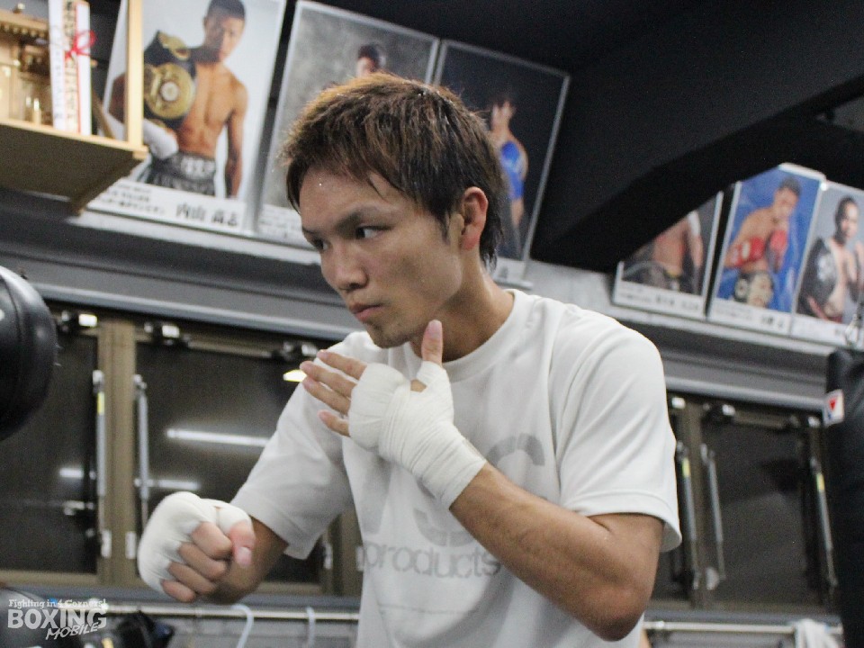 �v��E��(���^�i�x)