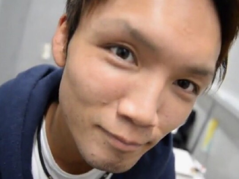 �v��E��(���^�i�x)